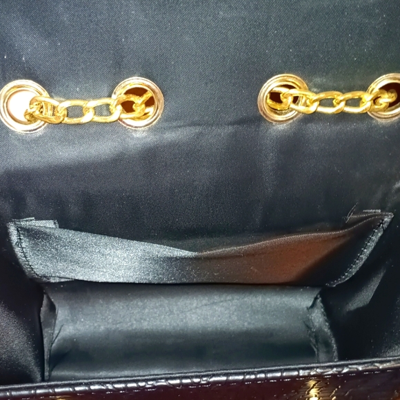 Stylish Bag with Chain Strap Must See - Picture 8 of 8